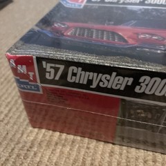 AMT ERTL ’57 Chrysler 300C 1/25 30046 Model Kit 1999 Factory Sealed