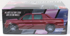 AMT Round 2 AMT1317/12 2005 Cadillac Escalade EXT Kit 1:25 New Sealed