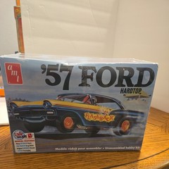 AMT ’57 FORD HARDTOP 1/25 SCALE MODEL KIT
