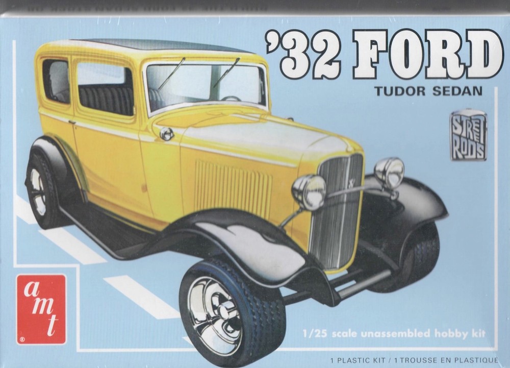 AMT1414 32 Ford Sedan Tudor Sedan 1/25 Scale Street Rod or Stock Model Kit