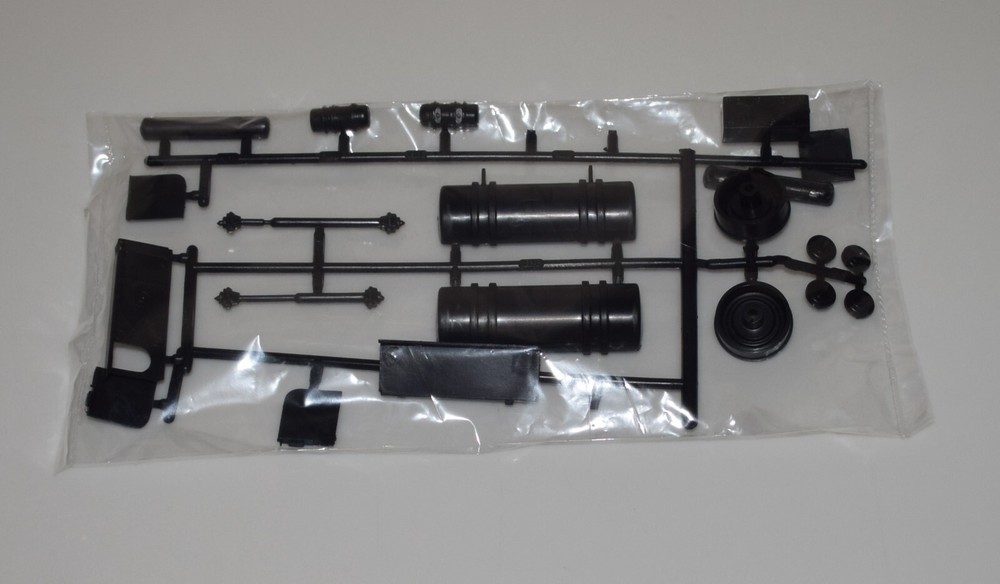 AMT KENWORTH MALONE DRAG TRUCK 1157/06 ⭐PARTS⭐ FUEL TANK+ DRIVESHAFTS+MORE 1:25