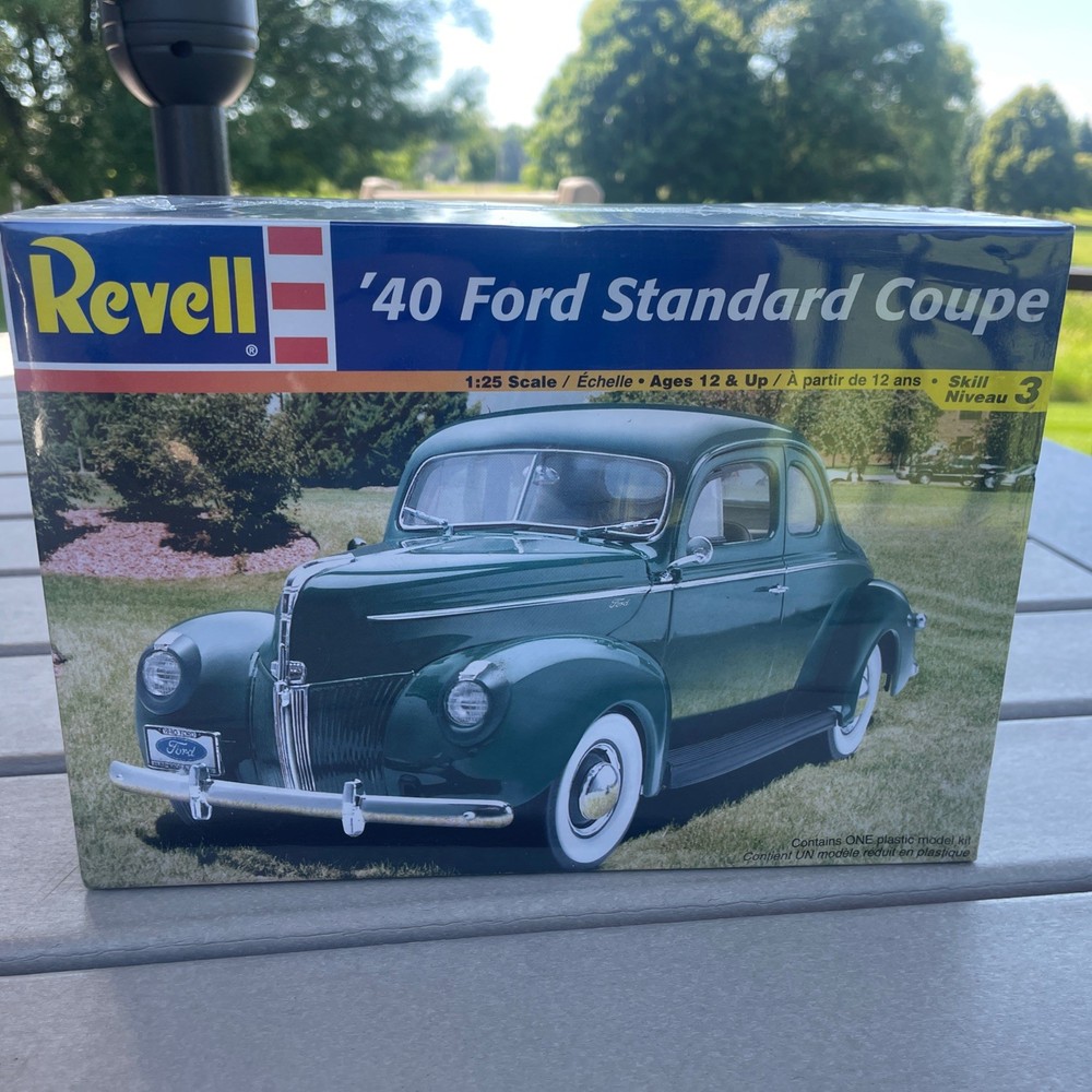 Revell 1:25 ’40 Ford Standard Coupe #85-2387