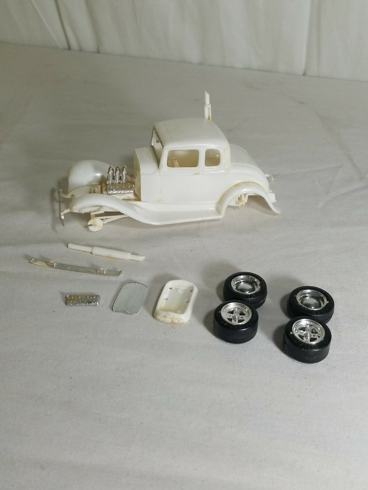 VINTAGE 1932 FORD 5 WINDOW COUPE PARTIAL BUILD ORIGINAL ISSUE MODEL KIT HOT ROD