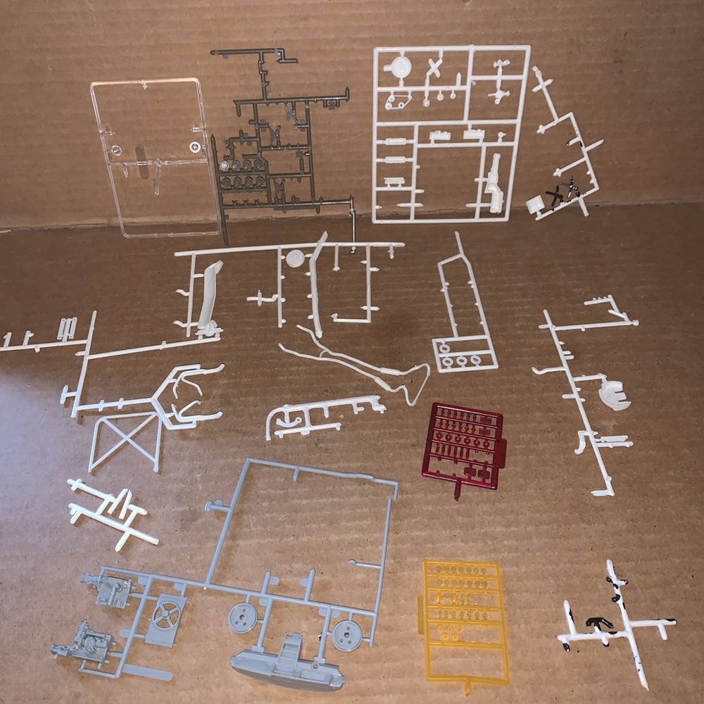 Vintage Plastic Model Junkyard Lots (LotJY473)