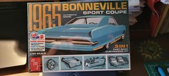 AMT 1:25 Scale 1965 Pontiac Bonneville Sport Coupe Model Kit 