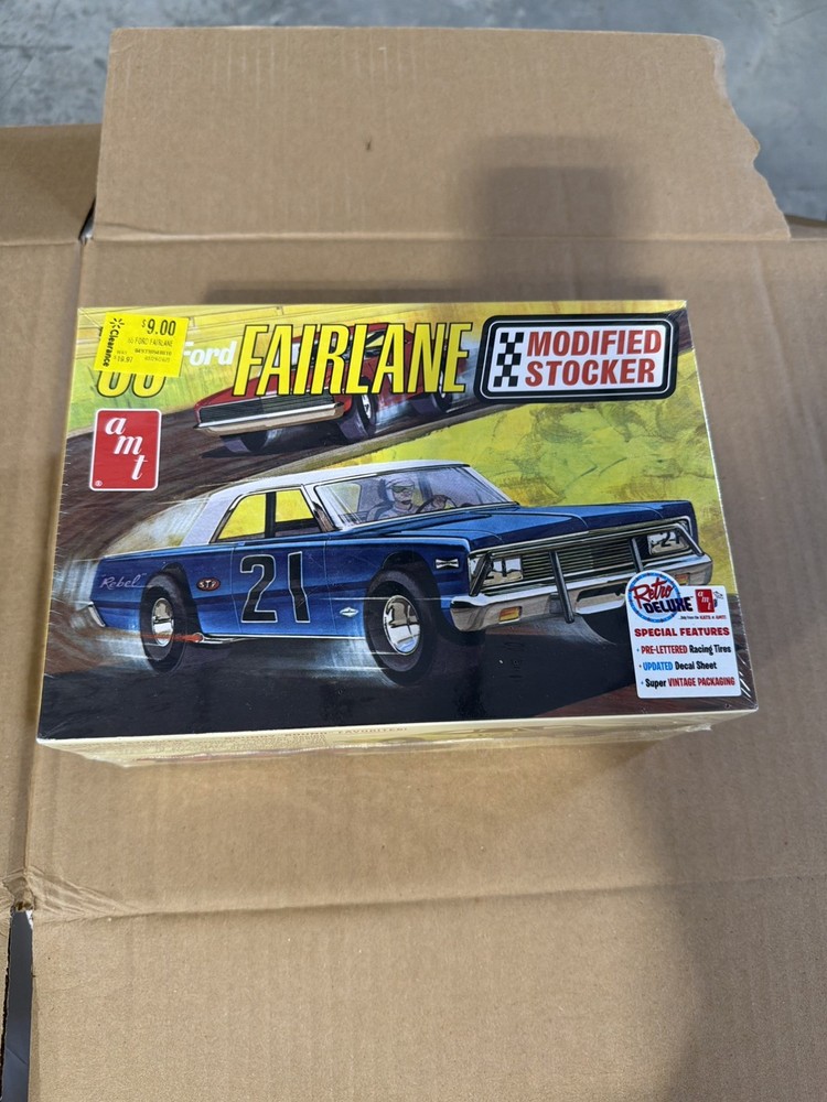 Ford AMT 1965 Fairlane Modified Stocker Model Kit 1/25th Scale New In Box