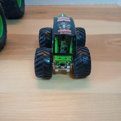 Revell Grave Digger Monster Jam Truck SnapTite Model 5″ x8″ with a Hot wheels