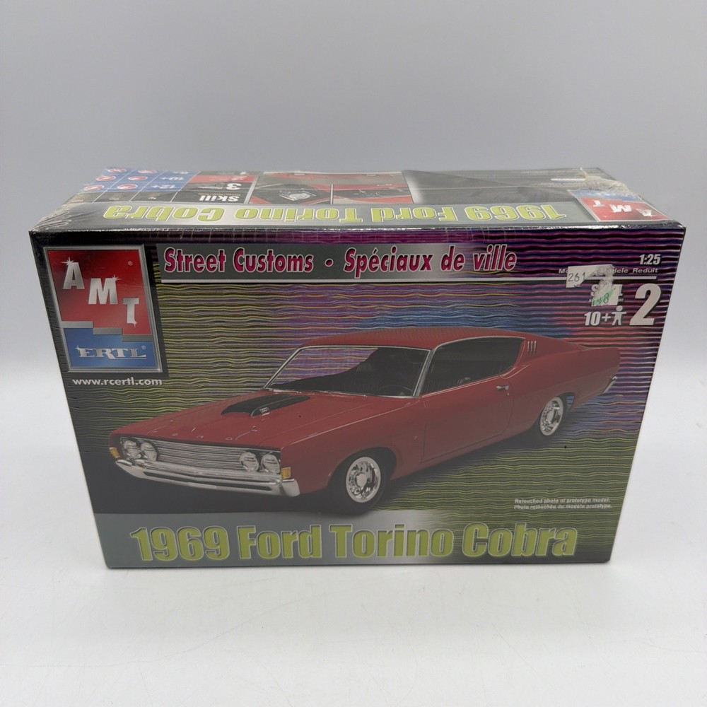 AMT 31745 1969 FORD TORINO COBRA W/NASCAR PARTS 1/25 Model Car Mountain FS