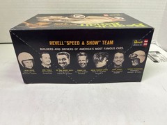 1/25 REVELL 85-4174 ED BIG DADDY ROTH BEATNIK BANDIT CUSTOM MODEL CAR KIT B4