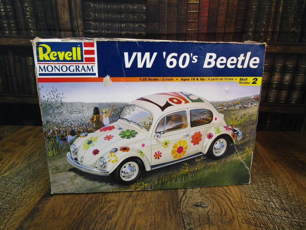 Custom Built REVELL MONOGRAM VW ‘60s VOLKSWAGEN BEETLE 1:25 Model Car #85-7143