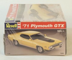 Revell Model Kit ’71 Plymouth GTX 1:24 Scale