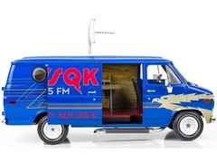LEVEL 3 MODEL KIT 1977 GMC WSQK SQUAWK VAN STRANGER THINGS 1/25 BY REVELL 14578