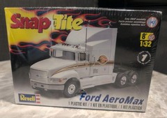 Revell SnapTite Ford AeroMax Semi Truck Model Kit 1:32 Scale Sealed Box Damage