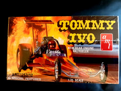 Model Kit Tommy Ivo’s Top Fuel Hemi Dragster AMT 1 :25 Retro Deluxe Edition