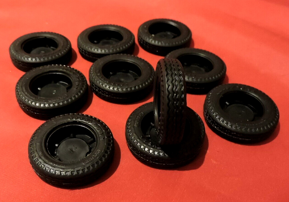 AMT Mack R685ST Goodyear Tires 1/25