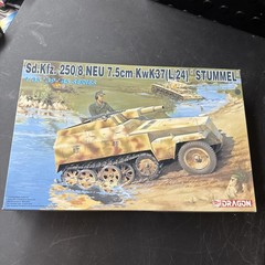 1/35 – Sd.Kfz. 250/8 Neu 7.5cm KwK379L/24) ‘Stummel’. NEW IN BOX