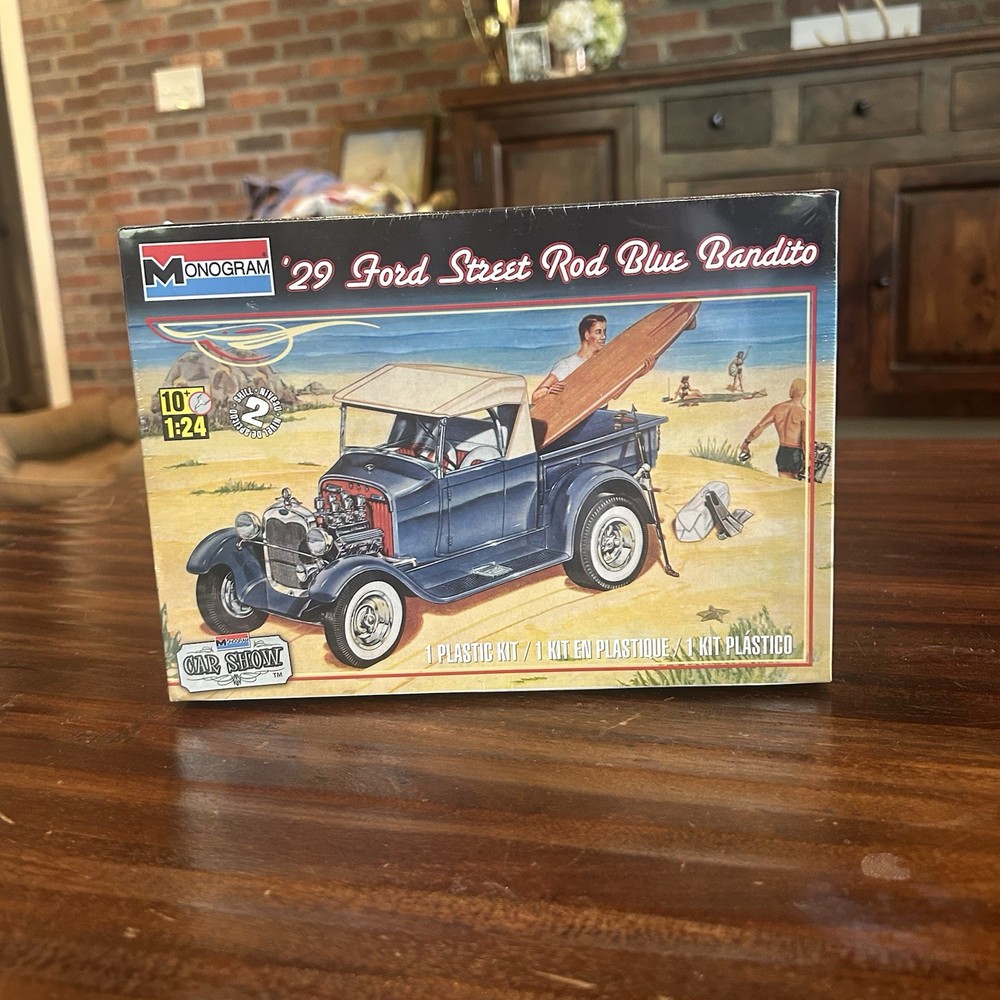 MONOGRAM ’29 Street Rod Blue Bandito Scale 1:24 2014 Factory Sealed