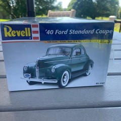 Revell 1:25 ’40 Ford Standard Coupe #85-2387