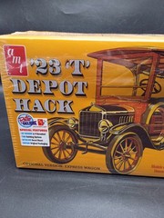 AMT 1237 Ford 1923 Model T Depot Hack 1:25 Scale Model Plastic Kit Sealed *Read