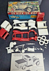 1932 PICK-UP ROD 32 FORD 1/32 Scale Model Kit with Spares 603-69