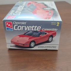 Chevrolet Corvette Convertible AMT/Ertl 1:25 Opened and started not assembled