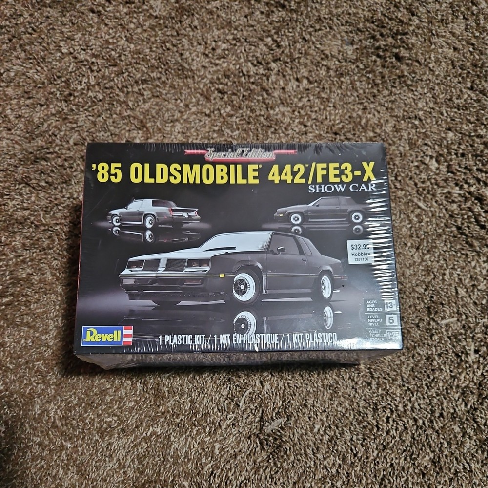 Revell 1985 Oldsmobile 442/FE3-X Show Car 1/25 Plastic Model Kit sealed 85-4446