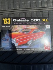 AMT Ertl Classics 1/25 1966 Ford Galaxie 500 Model Car Kit 31546 NEW SEALED