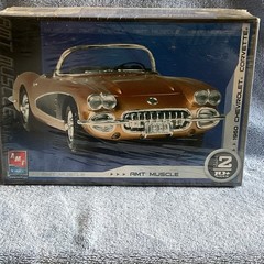 AMT Ertl 1960 Chevrolet Corvette Hot Rod 1:25 Unassembled Plastic Model Kit