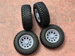 1/24 Scale: 18-Inch “Steel D-Window Wheels” W/ Mud Tires; Jeep, Resin 1/25
