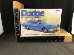 Moebius 1965 Dodge Coronet Sedan 1:25 Scale Plastic Model Kit 2461 NISB