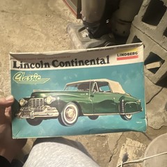 Lindberg Lincoln Continental Model Car Kit 1/25 Scale Vintage