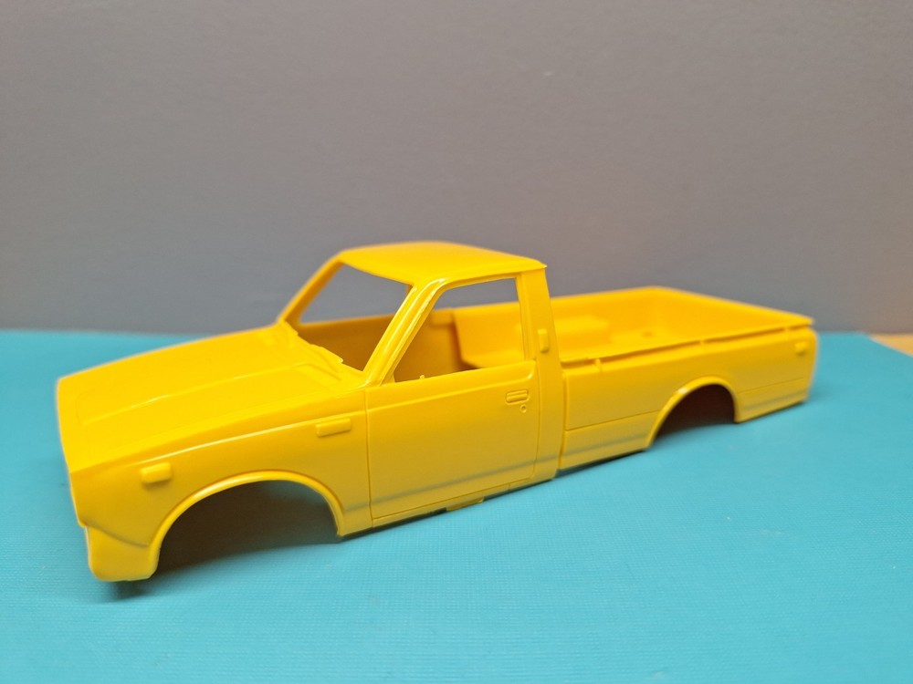 Revell AMT Ertl Monogram MPC 1/32 Model Part Snap Tite Toyota Pickup Yellow Body