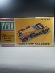 New 1968 Vintage PYRO 1930 Packard Boat-Tail Roadster 1:32 Plastic Model Kit