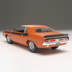 Revell 1/24 70 Dodge Challenger 2N1 Plastic Model Kit 02596