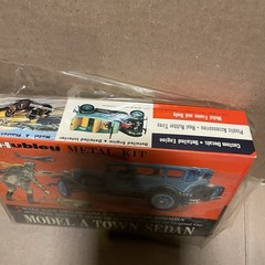Orig vintage Hubley Model A Town Sedan Automobile Metal model kit UNUSED UNBUILT
