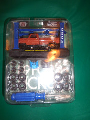M2 Machines Model Kit 1969 Ford F100 Custom 4 x 4 Pickup R52 Die Cast 1:64