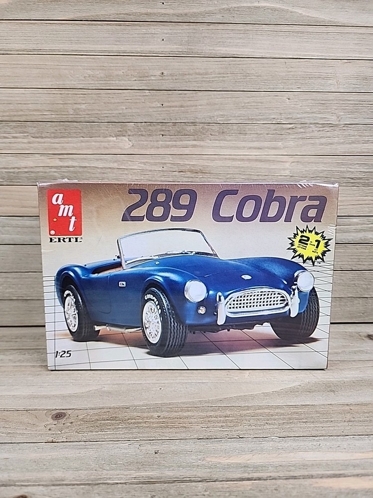 AMT Ertl 6587 1/25 Scale 1964 Ford Shelby Cobra 289 Roadster Model Kit Sealed