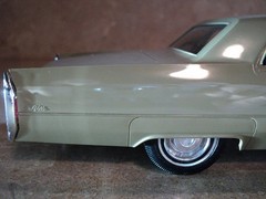 Johan 1/25 Friction Dealer Promo 1966 Cadillac Coupe Deville Tan/Green Complete