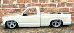1/24 Scale: 24-Inch “Intro Vista” Wheels And Tires; Resin;1/25