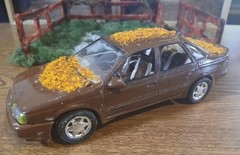 WRECKED FORD TAURUS SHO IN CORNER JUNKYARD DIORAMA SCENE !! COOL DETAILS