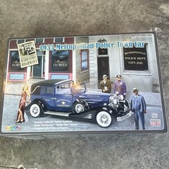 Minicraft 1933 Metropolitan Police Town Car Model Kit 1:16 Decals MPN 11230