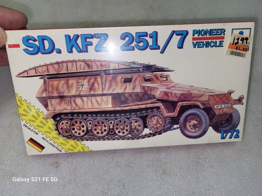 New ESCI WW II SD.KFZ. 251/7 Pioneer Vehicle Halftrack 1/72 #8343