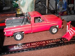 Revell 1:24 ’77 GMC Service/Plow Pickup Truck Model “As Is” Loose Parts, .!!