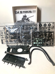 TAMIYA T34/76 1943 Production Model Russian Tank Kit No. 35059