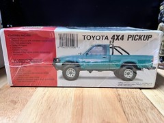 1992 Lindberg Toyota 4X4 Pickup Truck Vintage Model Kit #72506 COMPLETE