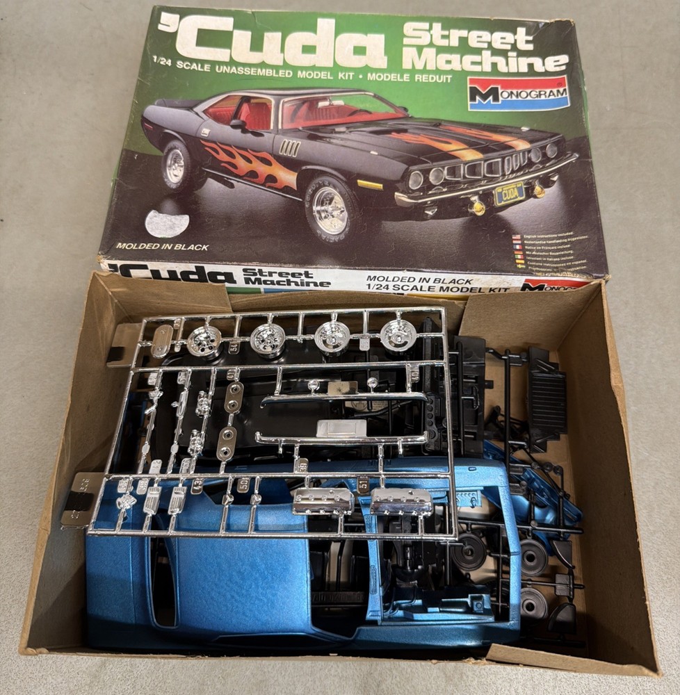 Monogram 2701 1/24 Car Model kit 1971 ’71 Cuda Street Machine Hemi Motor