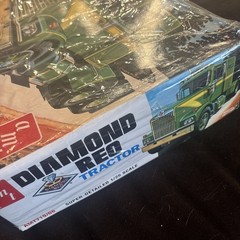 1/25 AMT DIAMOND REO AMT719/06 TRUCK TRACTOR MODEL KIT – SEALED