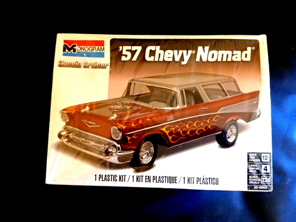 Model Kit 1957 Chevrolet Nomad Monogram Classic Cruiser 1:24 Skill Level 4
