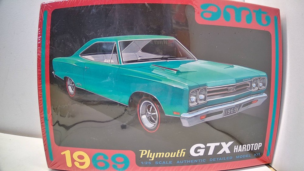 AMT 1:25 Scale 1969 Plymouth GTX Hardtop Model Kit AMT1483