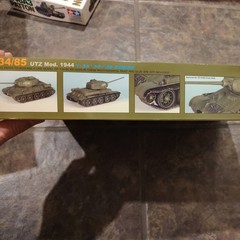 DRAGON 6203 1/35 WW.II T-34/85 UTZ Mod. 1944 w/Tracks Model Kit
